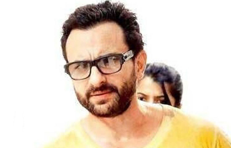 ‘কেয়া কহেনা’ ছবির শুটিং চলাকালীন ভয়াবহ দুর্ঘটনার শিকার হয়েছিলেন সাইফ আলি খানও। একটি পাথরে তার মাথা লেগে ফেটে গিয়েছিল। প্রায় ১০০টি সেলাই পড়ে ছিল মাথায়। সাইফ এই ঘটনাকে জীবনের সবচেয়ে ভয়াবহ অভিজ্ঞতা বলে জানিয়েছিলেন।