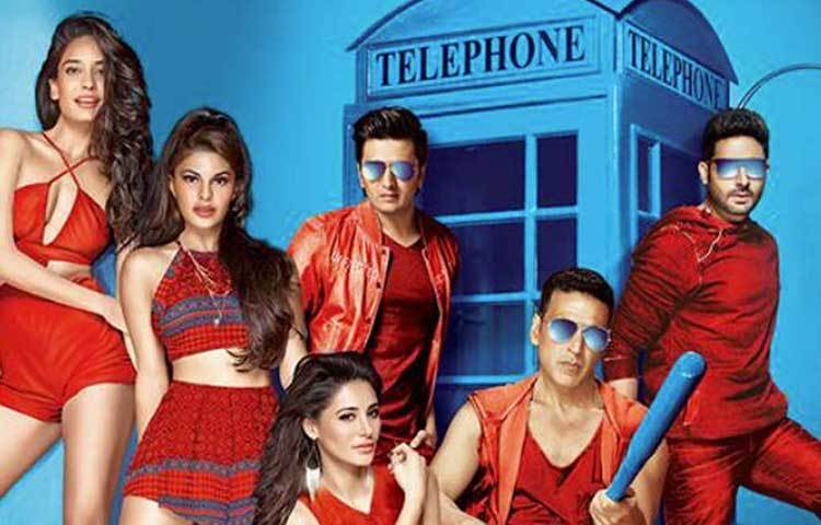 হাউসফুল ৩ : বক্স-অফিসে ১০০ কোটির ব্যবসা করেছিল সাজিদ-ফারহাদ পরিচালিত এই ভরপুর কমেডি ছবি। মাত্র ৩৮ দিলে শুটিং হয়েছিল অক্ষয় কুমার, অভিষেক বচ্চন এবং রিতেশ দেশমুখ অভিনীত ‘হাউসফুল ৩’।