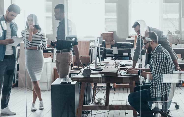 আপনার সহকর্মীরা যেন আপনার সোশ্যাল জীবনের অঙ্গ হয়ে না উঠে। মনে রাখবেন, কোনোদিনই আপনার সহকর্মীরা আপনার বন্ধু হতে পারবে না।