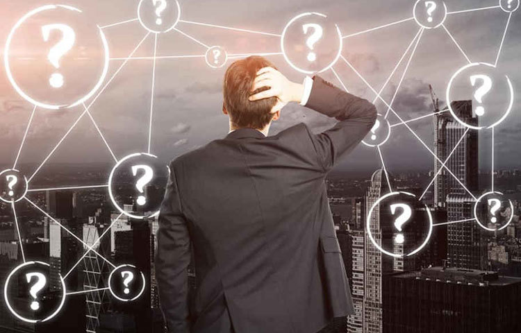 ঠিক কী করতে চায় সে- ঘুরতে যাবে, নাকি সিনেমা দেখবে, নাকি অন্য কিছু! কিছুতেই যেন বুঝে উঠতে পারে না।