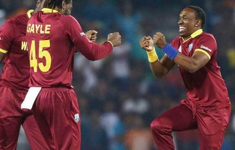 ডোয়েন ব্রাভো : ওয়েস্ট ইন্ডিজের অলরাউন্ডার ডোয়েন ব্রাভোর সেলিব্রেট করার স্টাইল ক্রিকেট দুনিয়ায় বেশ জনপ্রিয়। বোলার বা ফিল্ডার হিসেবে কোনো ব্যাটসম্যানকে আউট করার পর রীতিমতো হিপহপ নাচের ভঙ্গিতে সেলিব্রেট করেন ব্রাভো। আইপিলে তার এই স্টাইল বেশ ‘ভাইরাল’ হয়েছিল একটা সময়।