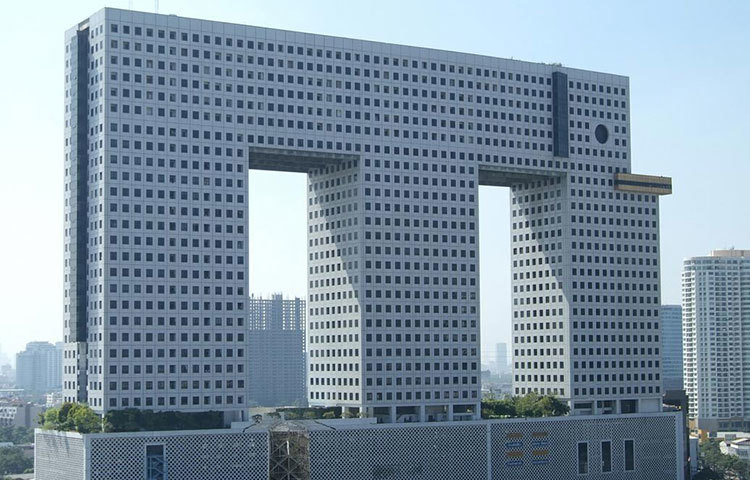 এলিফ্যান্ট বিল্ডিং, ব্যাঙ্কক : থাইল্যান্ডের অবাক করা বহুতল এলিফ্যান্ট বিল্ডিং। ৩৩ তলা এই বহুতলটিতে রয়েছে ৩২টি অফিস, দোকান এবং বিলাসবহুল সব অ্যাপার্টমেন্ট।