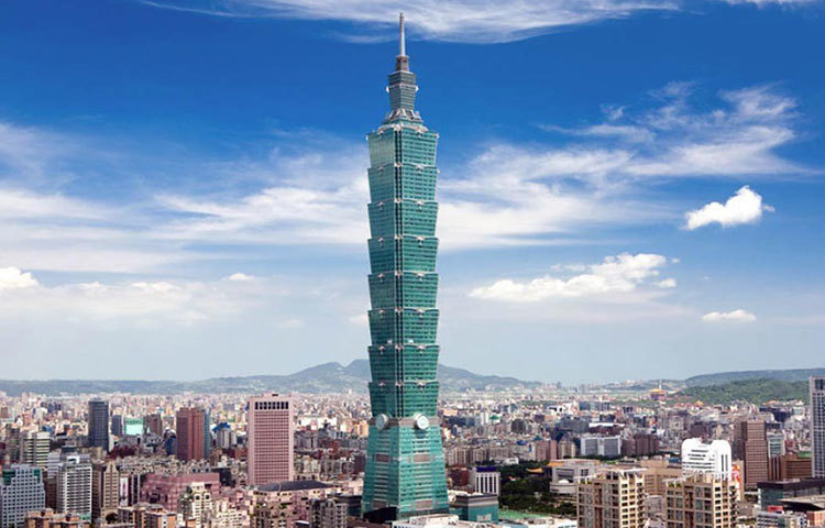 তাইপেই ১০১, তাইপেই : ২০০৪ থেকে ২০১০ সাল পর্যন্ত এটি ছিল বিশ্বের সর্বোচ্চ বহুতল। পরে বুর্জ খালিফা সেই স্থান দখল করে। ২০০৮ সালে ‘এমপোরিস স্কাইস্ক্র্যাপার অ্যাওয়ার্ড’ জেতে এই বহুতল।