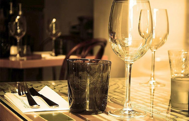 অগ্ন্যাশয়ের ক্যানসারের অন্যতম কারণ হলো অতিরিক্ত মদ্যপান করা। অতিরিক্ত মদ্যপান করলেই ক্যানসার হওয়ার সম্ভাবনা বেড়ে যায়। মদ্যপান করলে যকৃত, মুখ, ঠোঁট ও মলদ্বারে ক্যানসার হতে পারে।