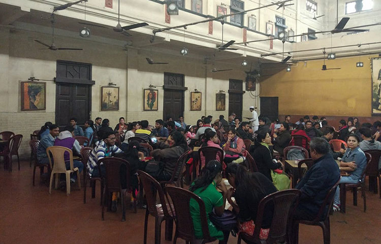 ১৮৭৮ সালের এপ্রিলে তৎকালীন বৃটিশ রানী ভিক্টোরিয়ার স্বামী অ্যালবার্টের নামকরণে এটির নামকরণ করা হয় অ্যালবার্ট হল। ১৯৫৭ সালে এটি কফি হাউজে রূপ লাভ করে। ছবি : জাগো নিউজ