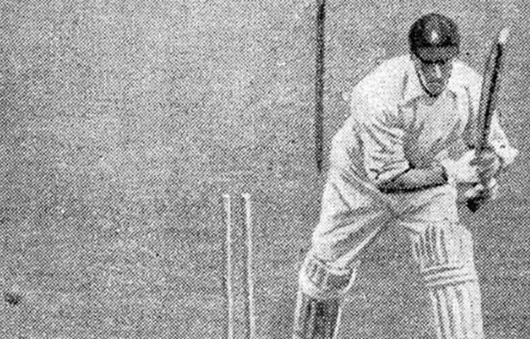 ১৮৮৯ সালের ২৫ মার্চ কেপটাউনে দক্ষিণ আফ্রিকা বনাম ইংল্যান্ডের টেস্ট ম্যাচে মাত্র ৪৩ রানে গুটিয়ে যায় দক্ষিণ আফ্রিকার দ্বিতীয় ইনিংস।