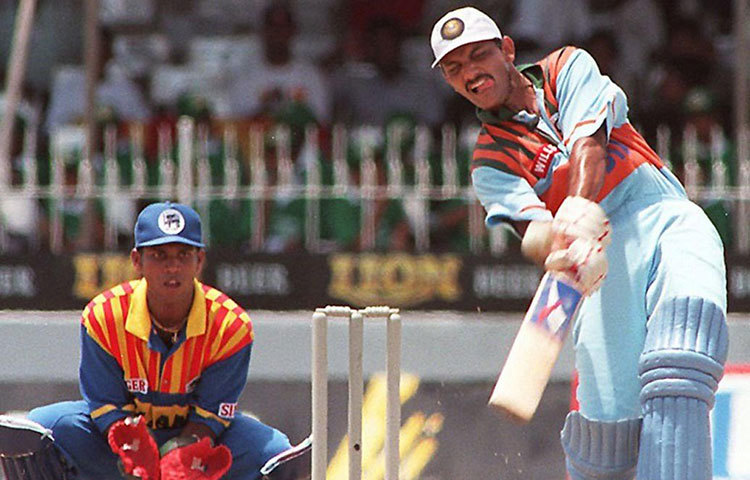 আজহারউদ্দিন : দুই দশক আগের সেই ভারতীয় দলের অধিনায়ক ছিলেন আজহার। ফাইনালে তার ব্যাট থেকে এসেছিল মাত্র ৫ রান। ক্রিকেট নয়, আপাতত রাজনীতি নিয়েই ব্যস্ত তিনি।