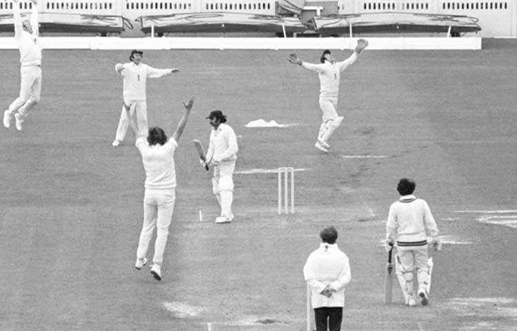 ২০ জুন, ১৯৭৪ সালে লর্ডসে ইংল্যান্ডের বিরুদ্ধে মাত্র ৪২ রানেই শেষ হয়ে যায় ভারতের দ্বিতীয় ইনিংস। এক ইনিংস ও ২৮৫ রানে ম্যাচটি জিতে নেয় ইংল্যান্ড।