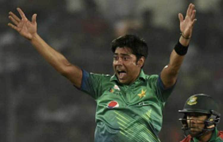 ওডিআই ক্রিকেটে দীর্ঘতম এই ওভারের রেকর্ড আছে মহম্মদ শামির দখলে। এশিয়া কাপের ম্যাচে বাংলাদেশের বিরুদ্ধে ১৭ বলে একটি ওভার শেষ করেছিলেন শামি। তার ওভারে ছিল ৭টি ওয়াইড এবং ৪টি নো বল।