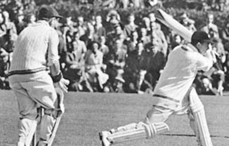 ১৯৪৬ সালের ২৯ মার্চে ওয়েলিংটনে অস্ট্রেলিয়ার বিরুদ্ধে টসে জিতে ব্যাট করার সিদ্ধান্ত নেয় নিউজিল্যান্ড। কিন্তু মাত্র ৪২ রানেই শেষ হয়ে যায় তাদের ইনিংস। এর জবাবে ব্যাট করতে নেমে ১৯৯ রান করে অস্ট্রেলিয়া। ম্যাচটি এক ইনিংস ও ১০৩ রানে জিতে নেয় অস্ট্রেলিয়া।