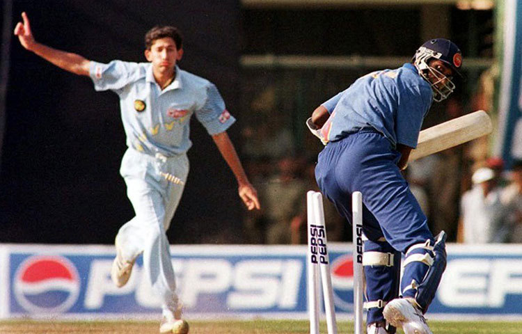 অজিত আগরকর : রবিন সিংহের মতোই রান আউট হয়ে প্যাভিলিয়নে ফেরেন অজিত আগরকরও। মাত্র ৫ রান করে আউট হন তিনি। তবে বল হাতে নেন ৪টি উইকেট। এখন ক্রিকেট বিশেষজ্ঞ হিসেবে কাজ করছেন তিনি।