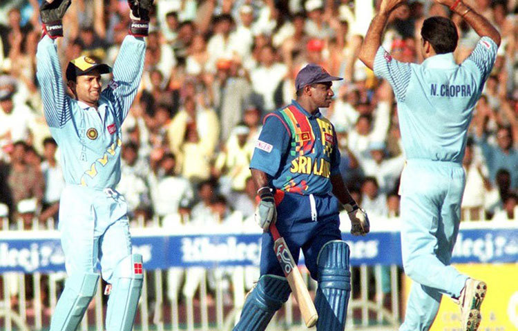 নয়ন মোঙ্গিয়া : এই ম্যাচে ব্যাট হাতে নামতে হয়নি এই উইকেটরক্ষক ব্যাটসম্যানকে। ফিক্সিং কাÐে নাম জড়ানোয় মাঝপথেই ক্রিকেট ছাড়তে হয় তাকে। বর্তমানে মাঝে মাঝে ক্রিকেট বিশেষজ্ঞ এবং ধারাভাষ্যকার হিসেবে দেখা যায় নয়নকে।