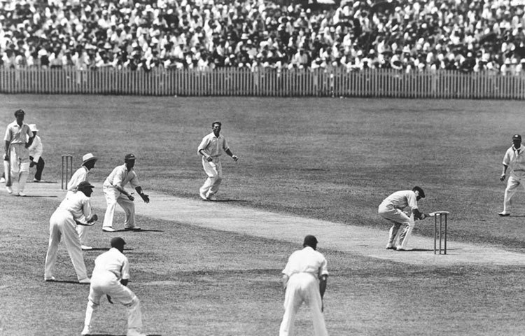 ১ এপ্রিল, ১৮৯৯ সালে কেপটাউনে ইংল্যান্ডের ২৪৬ রানের জবাবে খেলতে নেমে ৩৫ রানেই গুটিয়ে যায় দক্ষিণ আফ্রিকার ইনিংস। ম্যাচটি ২১০ রানে হেরেও যায় দক্ষিণ আফ্রিকা।