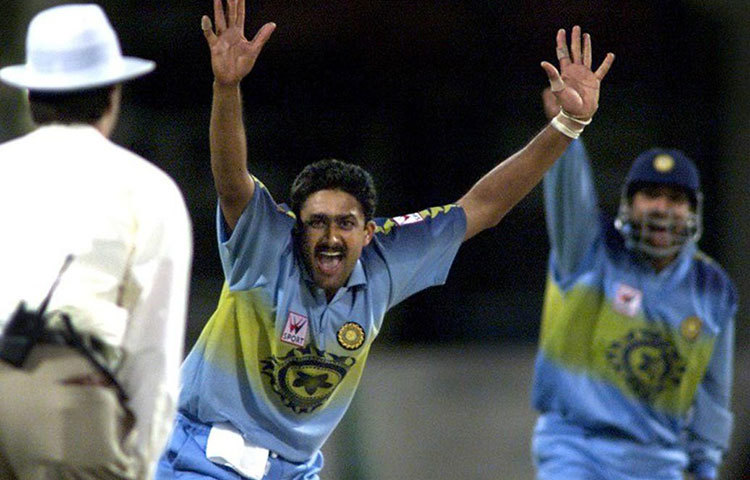 অনিল কুম্বলে : নয়নের মতো ব্যাটে এই ম্যাচে ক্রিজে নামতে হয়নি এই তারকা স্পিনারকেও। বল হাতে ১টি উইকেট নেন তিনি। ক্রিকেট থেকে অবসর নেওয়ার পর ভারতীয় দলের কোচ হিসেবে কাজ করেন কুম্বলে।