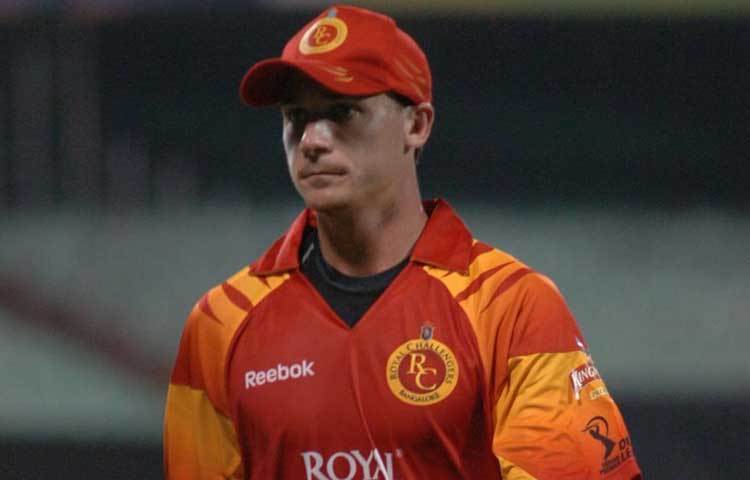 ডেল স্টেন : ২০০৮ থেকে ২০১৬ পর্যন্ত প্রতিটি আইপিএলেই খেলেছেন ডেল স্টেন। মোট ৯০ ম্যাচে প্রোটিয়া স্পিডস্টারের উইকেট সংখ্যা ৯২। ইকনমি ৬.৭২। এই আইপিএল-এ দল পাননি স্টেনও।