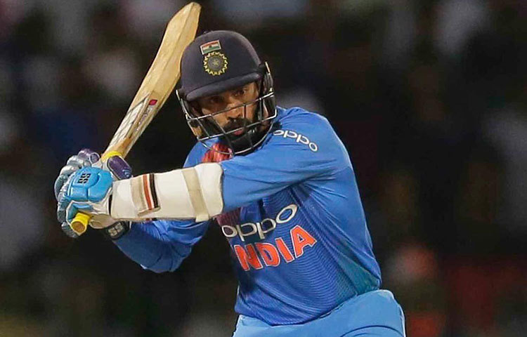 দীনেশ কার্তিক : ১৮ মার্চ ২০১৮। নিদাহাস ট্রফির ফাইনাল। শেষ বলে বাংলাদেশের বিরুদ্ধে জেতার জন্য ভারতের প্রয়োজন ছিল পাঁচ রান। ছয় মেরে ট্রফি এনে দেন দীনেশ।