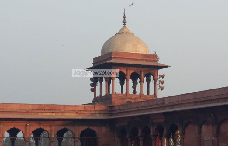 মসজিদটি মূলত মসজিদ-ই জাহান-নুমা নামে পরিচিত ছিল, যার অর্থ ‘জগতের প্রতিবিম্ব মসজিদ’। ছবি : জাগো নিউজ