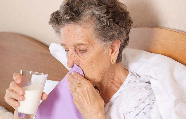 বার বার প্রস্রাবে যাওয়ায় শরীরে জলের পরিমাণ কমতে থাকে। ফলে মুখ শুকিয়ে যায় এবং ত্বকও শুষ্ক হতে থাকে। এর ফলে ডিহাইড্রেশন পর্যন্ত হতে পারে।