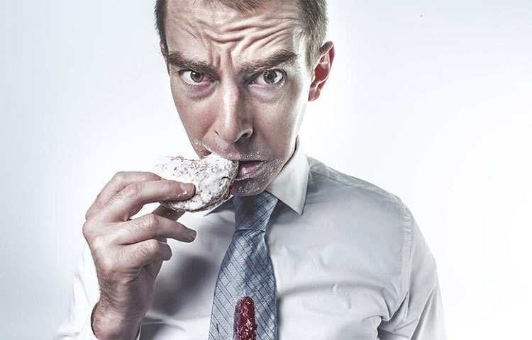 ডায়াবেটিস হওয়ার আগে খুব ঘন ঘন খিদেও পায়। বিশেষ করে খাবার খাওয়ার পরেই যেন আরও বেশি করে খিদে পায়।