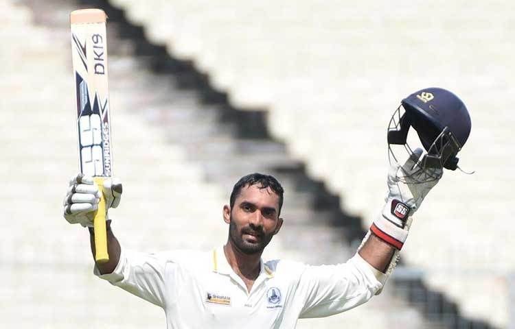 দীনেশ কার্তিক : উইকেটরক্ষক হিসেবে দলে নিশ্চিত দীনেশ। টি-টোয়েন্টি স্পেশালিস্ট হিসেবে ইতিমধ্যেই খ্যাতি অর্জন করেছেন তিনি। বিগত সিরিজগুলিতেও খারাপ পারফরম্যান্স ছিল না নাইট অধিনায়কের।