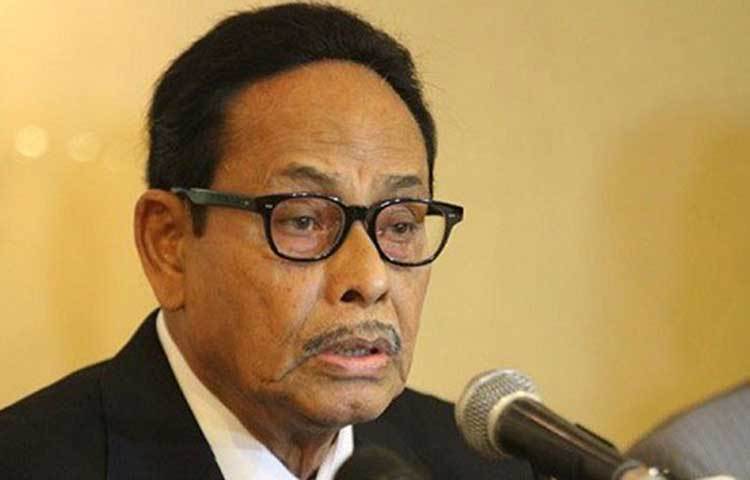 এইচ এম এরশাদ, বাংলাদেশের সাবেক রাষ্ট্রপতি : ১৯৯০-১৯৯৭ সাল পর্যন্ত কারাগারে কেটেছে তার। তার বিরুদ্ধেও অভিযোগ দুর্নীতির।