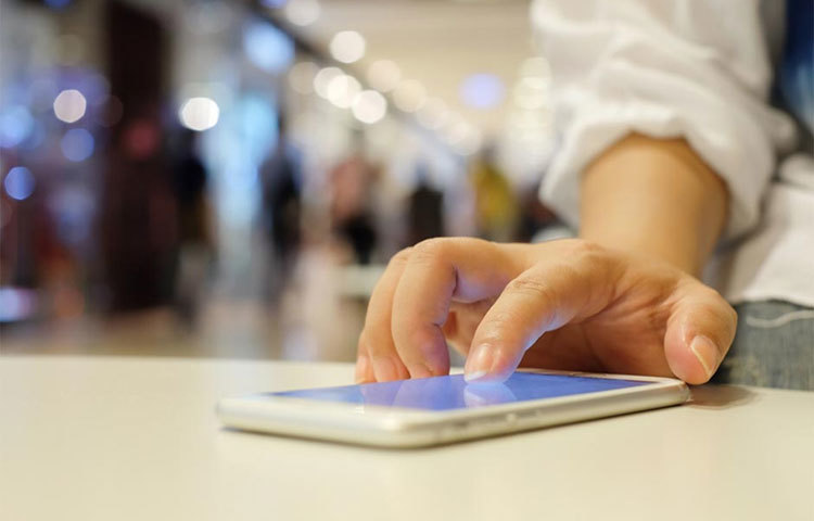 যদি পারেন তাহলে ফেসবুকে নিজের প্রতিভার প্রচার করুন। আপনি যদি ভালো রান্না, গান, কবিতা, নাচ কিংবা ছবি আঁকতে পারেন তাহলে সেসবের ছবি কিংবা ভিডিও ফেসবুকে শেয়ার করুন। এতে আপনারই গুরুত্ব বাড়বে।