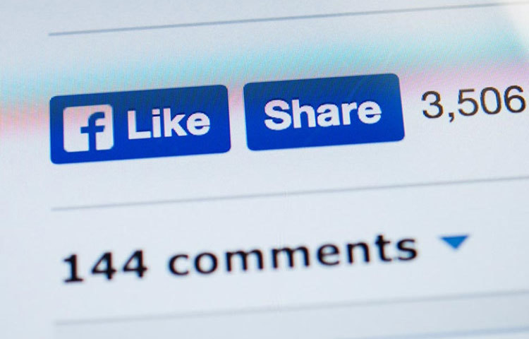 দুম করে ফেসবুকে কিছু পোস্ট করবেন না। ভেবে দেখুন আপনি যা পোস্ট করতে যাচ্ছেন, তা অন্যের কাছে বিরক্তিকর হবে না তো! ভেবে নিয়ে তবেই পোস্ট করুন।