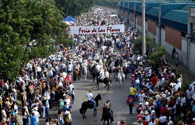 মেডেলিন ফেরিয়া দে লা ফ্লোরস : প্রায় এক সপ্তাহব্যাপী এই ফ্লাওয়ার প্যারেডটি অগস্ট মাসে কলম্বিয়ার মেডেলিন শহরে আয়োজিত হয়।