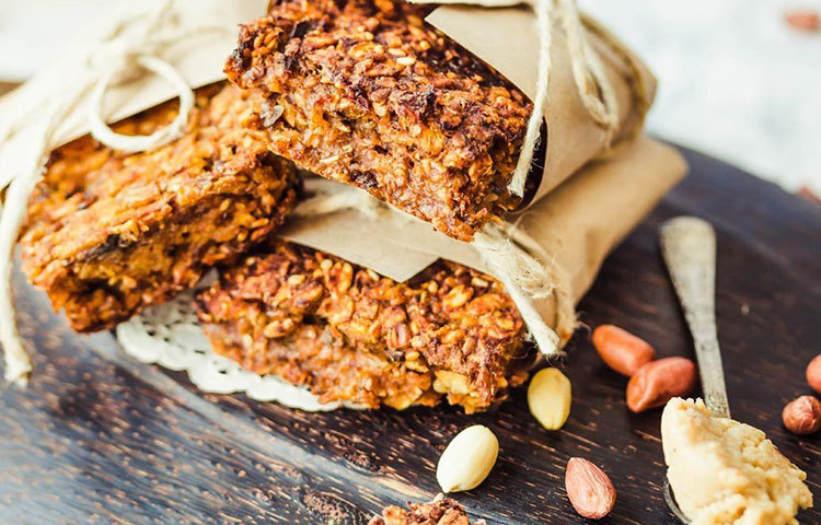 প্রোটিন বার : ডায়েটে প্রোটিনের পরিমাণ বাড়ানোর জন্য অনেকেই প্রোটিন বার খান। কিন্তু এই সব বারে প্রোটিন থাকাও সুগারের পরিমাণ বেশি থাকে। কোনো কোনো প্রোটিন বারে ৩০ গ্রাম সুগার থাকে। যা ক্যান্ডি বারের থেকেও বেশি।