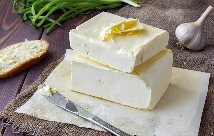 মার্জারিন : মাখনের পরিবর্তে অনেকেই মনে করেন মার্জারিন স্বাস্থ্যকর। কিন্তু মার্জারিনে থাকে হাইড্রোজেনেটেড অয়েলের মতো ট্রান্স ফ্যাট যা আর্টারি ব্লক করে। ক্ষতি করে ত্বকেরও।