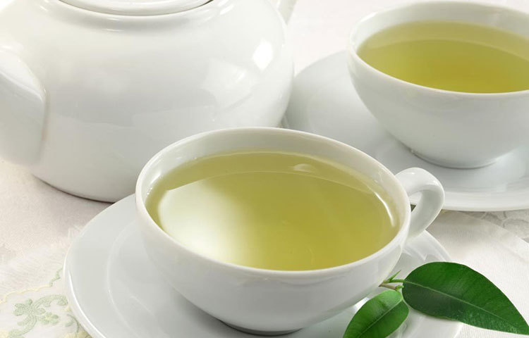 গ্রিন টি স্বাস্থ্যকর। কিন্তু ফ্লেভারড গ্রিন টি কতটা স্বাস্থ্যকর? গ্রিন টি-তে প্রচুর পরিমাণ অ্যান্টি-অক্সিড্যান্ট থাকলেও ফ্লেভার আনার সময় অতিরিক্ত মাত্রায় সুগার যোগ করা হয়ে থাকে।