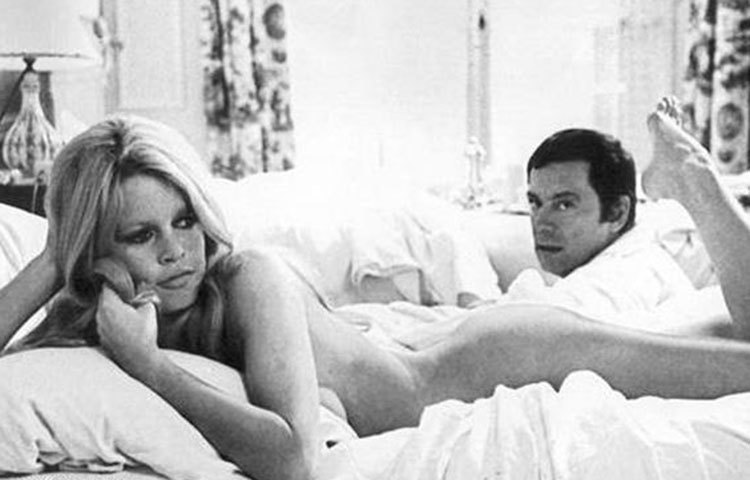 ব্রিজিত বার্দো : ফরাসি অভিনেত্রীদের মধ্যে ব্রিজিত বার্দো’র কথা না বললেই নয়। তিনি কেবল অভিনেত্রীই নন, মডেল ও সংগীতশিল্পী। ৬০-এর দশকে যৌন আবেদনময়ী তারকাদের আইকন ছিলেন তিনি।