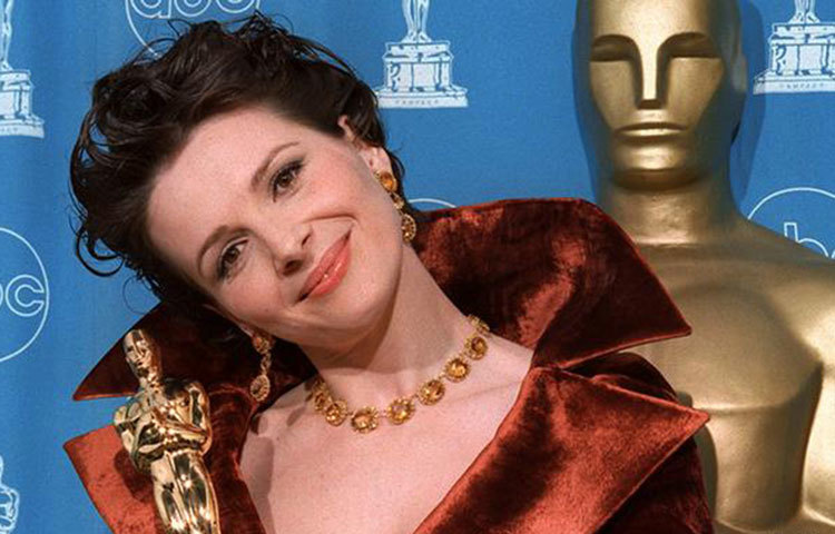 জুলিয়েত বিনোশে : ৫২ বছর বয়সি এই ফরাসি অভিনেত্রী এ পর্যন্ত ৬০টি চলচ্চিত্রে অভিনয় করেছেন। ১৯৮৫ সালে অভিনয় জগতে পা রাখেন তিনি।