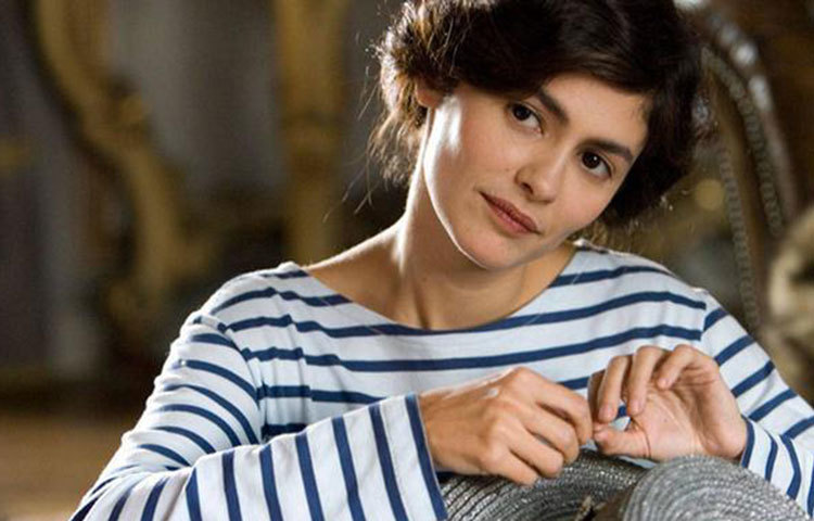 উদ্রে তোতু : ২০০১ সালে মুক্তি পাওয়া ‘এমিলি’ মুভিটি যে দেখেছে সে হয়ত উদ্রে তোতুকে ভুলবে না। ৪০ বছর বয়সি এই অভিনেত্রী এখনো দাপটের সঙ্গে পর্দা কাঁপিয়ে যাচ্ছেন।