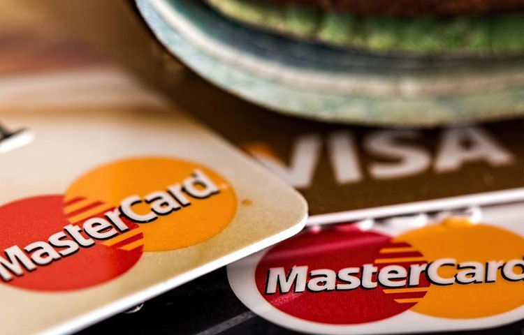 এরা জীবনে সাম্য বজায় রাখতে পারেন না। উচ্চাকাঙ্ক্ষায় আয়-ব্যয়ের হিসাব রাখতে পারেন না। ফলে জীবনে অতিরিক্ত খরচ এক সময় ঋণের পাহাড়ের সামনে এনে দাঁড় করিয়ে দেয়।