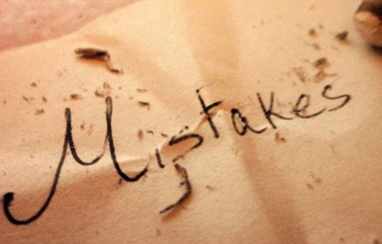 ভুল সবাই করেন। ভুল থেকে শিক্ষা নিয়ে ভবিষ্যতে এগিয়ে যাই আমরা। যারা অতীতের ভুল নিয়েই পড়ে থাকেন, অনুশোচনা করতে থাকেন তারা জীবনে কখনো সুখী হতে পারেন না।