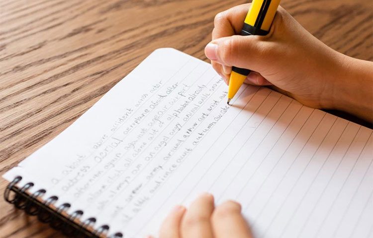 লেখার সময় কাঁধ না নাড়ানোই উচিত।