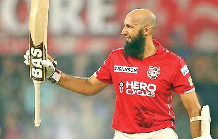 হাসিম আমলা : দক্ষিণ আফ্রিকার নির্ভরযোগ্য ব্যাটসম্যান আমলা। টেস্ট ক্রিকেট থেকে টি-টোয়েন্টি সবেতেই সমান সাবলীল তিনি। আইপিএলে মোট ১৬টি ম্যাচ খেলেছেন আমলা। মোট রান ৫৭৭। স্টাইক রেট ১৪১.৭৬। গড় ৪৪.৩৮। কিন্তু এই আমলাই দল পাননি নিলামে।