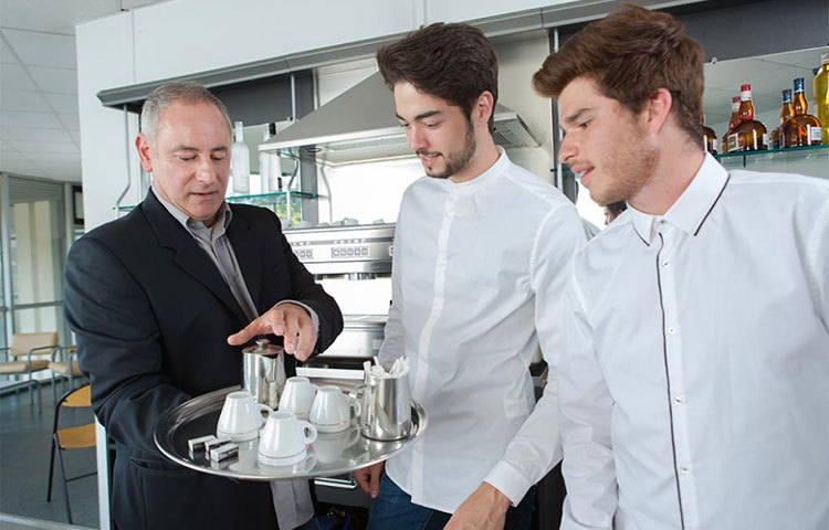 নতুন কিছু শেখার নেই- কোনো সংস্থায় অনেকদিন থাকার পর যদি দেখেন, আপনার শেখার আর কিছু নেই, তাহলে সেই চাকরি ছেড়ে দিলেই ভালো করবেন।