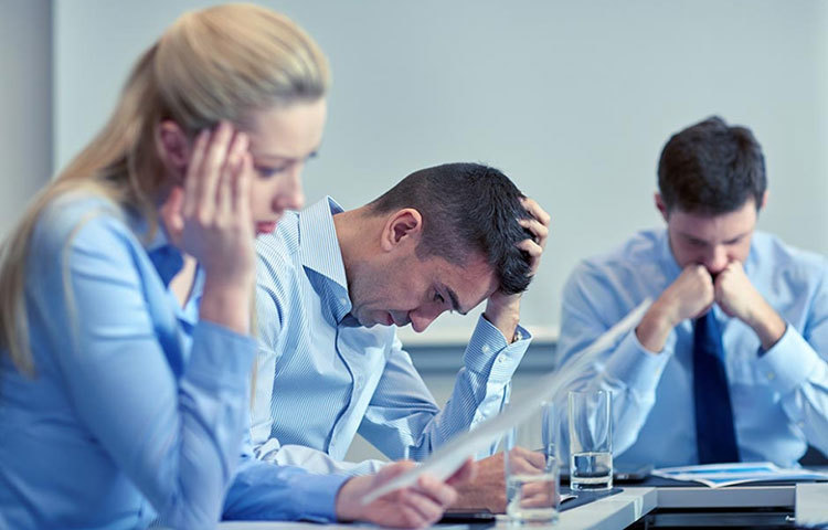 অফিসে যখন আপনার কথায় কেউ পাত্তা দিচ্ছে না, সে ক্ষেত্রে সে সংস্থায় বেশিদিন থাকা আপনারই ক্ষতি করবে।