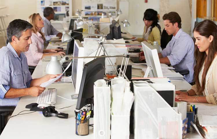 মনে রাখবেন অফিসে আপনার অনেক প্রতিযোগী রয়েছে, সবাইটে টেক্কা দিয়ে আপনাকে উঁচুতে পৌঁছতে হবে। তাই নিজের কাজটি সবার থেকে আলাদা করার চেষ্টা করুন।