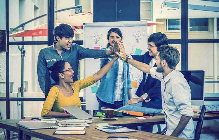 অফিসে কোনো অনুষ্ঠান কিংবা সোশ্যাল ওয়ার্ক হলে তাতে অংশ নিন।