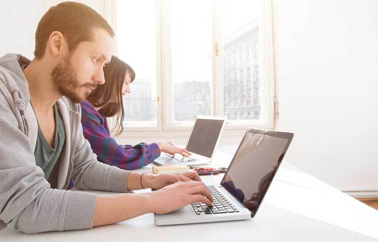 অফিসে সময়মত আসার চেষ্টা করুন। ঘন ঘন ছুটি না নেওয়াই ভালো।