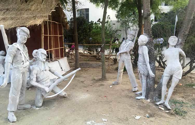 বাঙালিদের ধরে গাছে বেঁধে হত্যা করছে। ছবি : বাদল খান