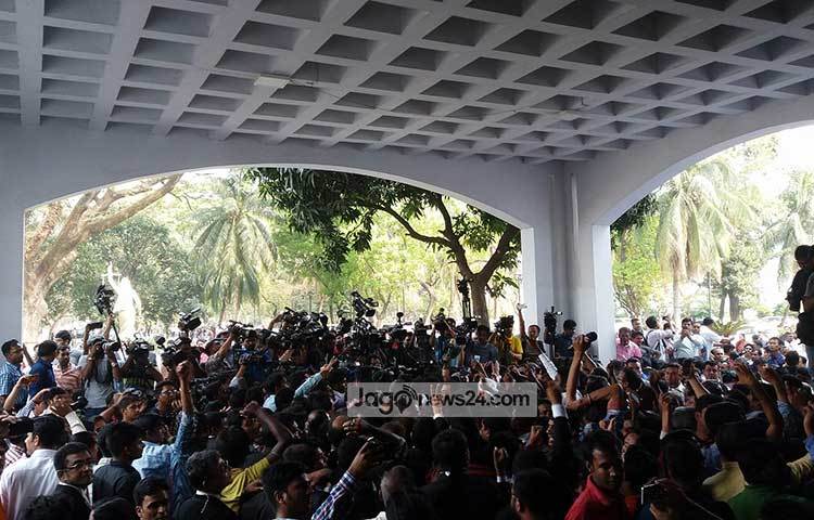 বিএনপির চেয়ার পারসন খালেদার জামিনের খবরে উচ্ছ্বসিত দলের নেতাকর্মীরা।