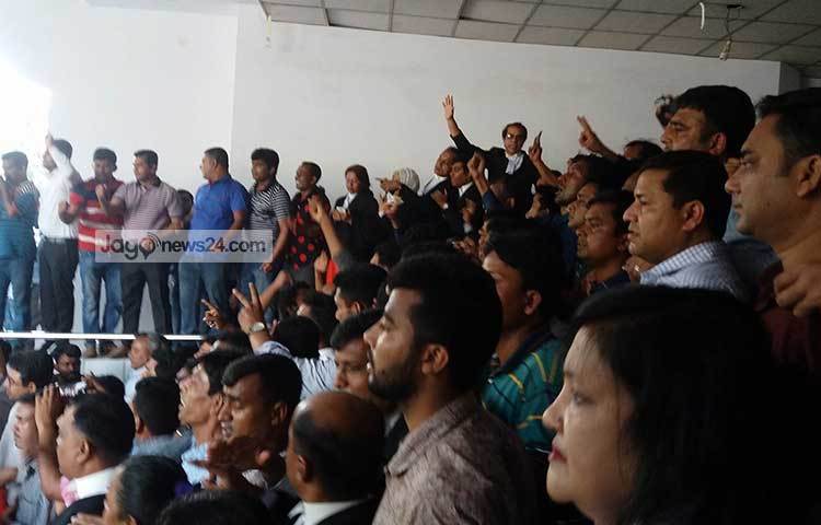 জামিন আদেশ শুনে তারা উল্লাসে ফেটে পড়েন।