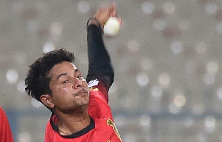 কুলদীপ যাদব : ৫ কোটি ৮০ লাখ টাকায় তরুণ এই ভারতীয় বোলারকে দলে নিয়েছে কেকেআর।