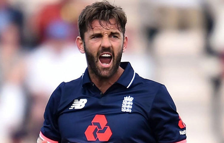 লিয়াম প্লাঙ্কেট : ২১ জুন ২০১৬। শ্রীলঙ্কার বিরুদ্ধে ম্যাচে শেষ বলে জেতার জন্য ৭ রান প্রয়োজন ছিল ইংল্যান্ডের। নুয়ান প্রদীপের শেষ বলে ছয় মারেন প্লাঙ্কেট। ম্যাচ টাই হয়।