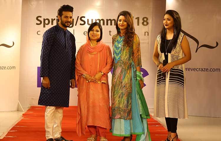 উদ্বোধনী অনুষ্ঠানে ক্যামেরাবন্দি হয়েছেন অভিনেতা নিবর ও অন্যান্যরা।