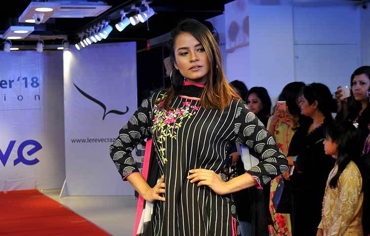 বিশ্বের সঙ্গে তাল মিলিয়ে নতুন নতুন পোশাক নিয়ে মোহাম্মাদপুরবাসীর জন্য সাজবে লা রিভ।